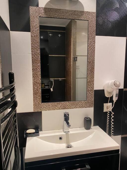 Lovely 1-Bedroom Apartament With Free Parking Sofia Extérieur photo